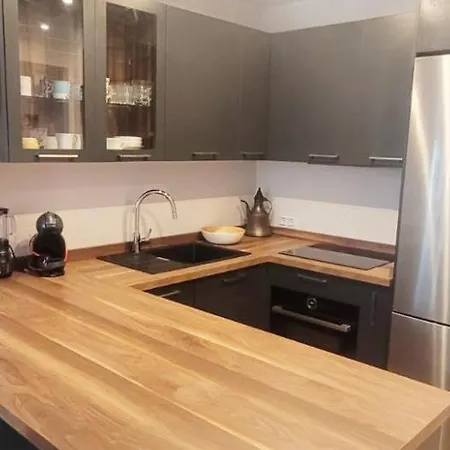 Partial Ocean View 3 Bed - 100 M From The
